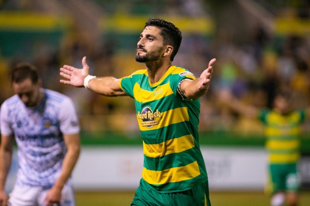 Sebastián Guenzatti celebrates his goal against El Paso. 