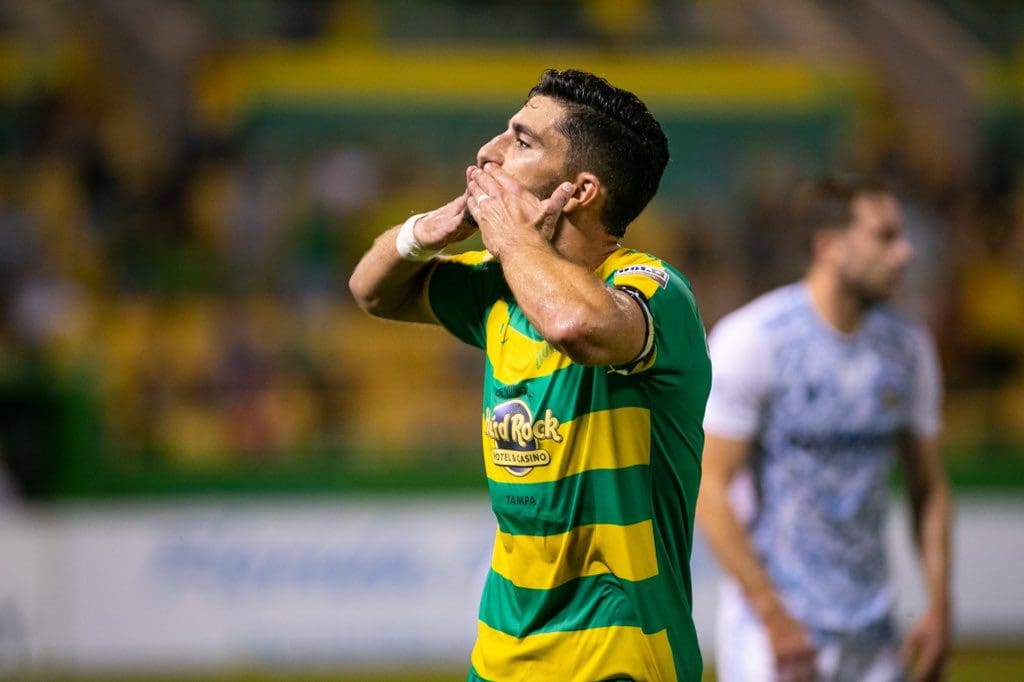Sebastián Guenzatti celebrates his goal against El Paso.