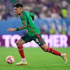 Mexico's Edson Álvarez dribbling