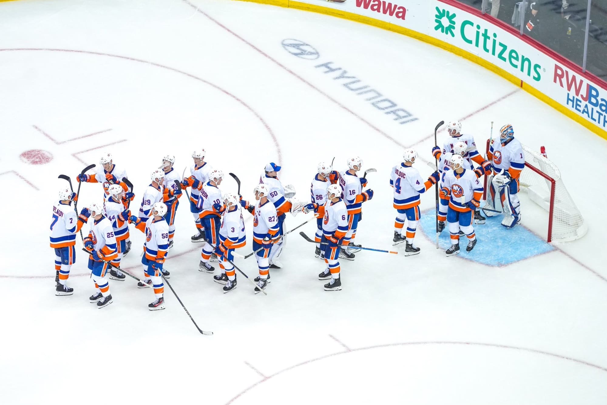 New York Islanders celebrate the win over the NJ Devils. 9/22/24| Prudential Center| Credit: NY Islanders/NHL