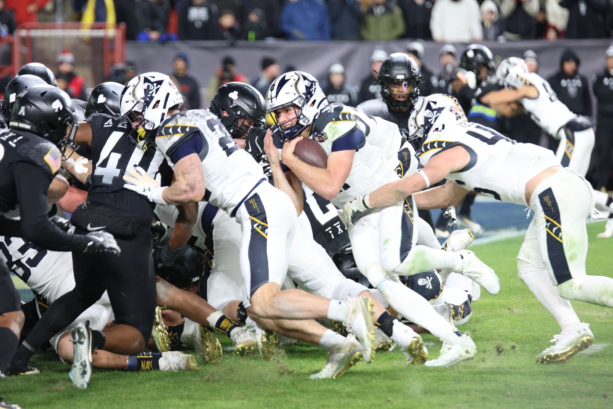 12/14/24, Landover MD, Northwest Stadium| Navy QB Blake Horvath rushes in for touchdown. Mandatory Credit: Bad Dawg Sports/Jose Pichirilo