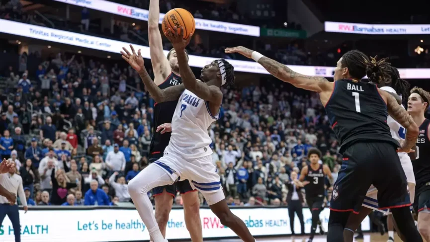 2/15/25 Newark, NJ Prudential Center| Seton Hall Scotty Middleton drives the lane for two. Mandatory Credit: Seton Hall University