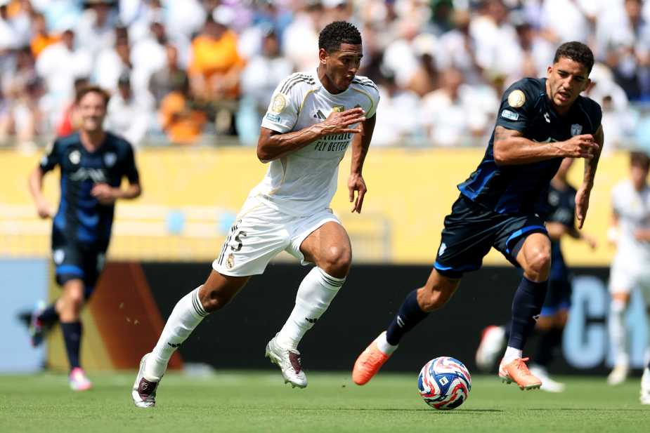 CHARLOTTE, NORTH CAROLINA - JUNE 22: Jude Bellingham #5 of Real Madrid C. F. runs with the ball during the FIFA Club World Cup 2025 group H match between Real Madrid CF and CF Pachuca at Bank of America Stadium on June 22, 2025 in Charlotte, North Carolina. (Photo by Andy Lyons - FIFA/FIFA via Getty Images)