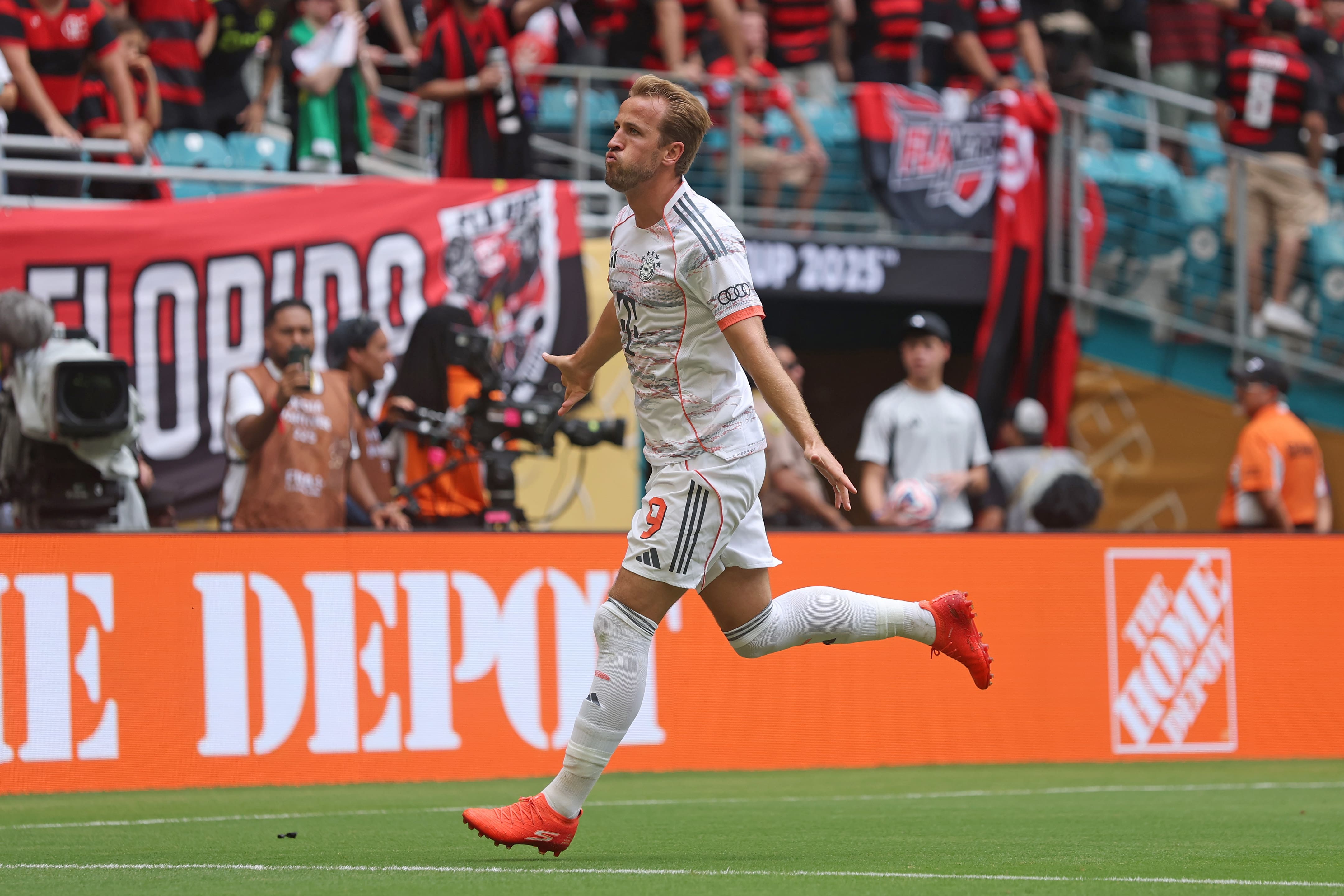 MIAMI GARDENS, FLORIDA - JUNE 29: Harry Kane #9 of FC Bayern Munchen celebrates scoring his team's second goal during the FIFA Club World Cup 2025 round of 16 match between CR Flamengo and FC Bayern München at Hard Rock Stadium on June 29, 2025 in Miami Gardens, Florida. (Photo by Michael Regan - FIFA/FIFA via Getty Images)