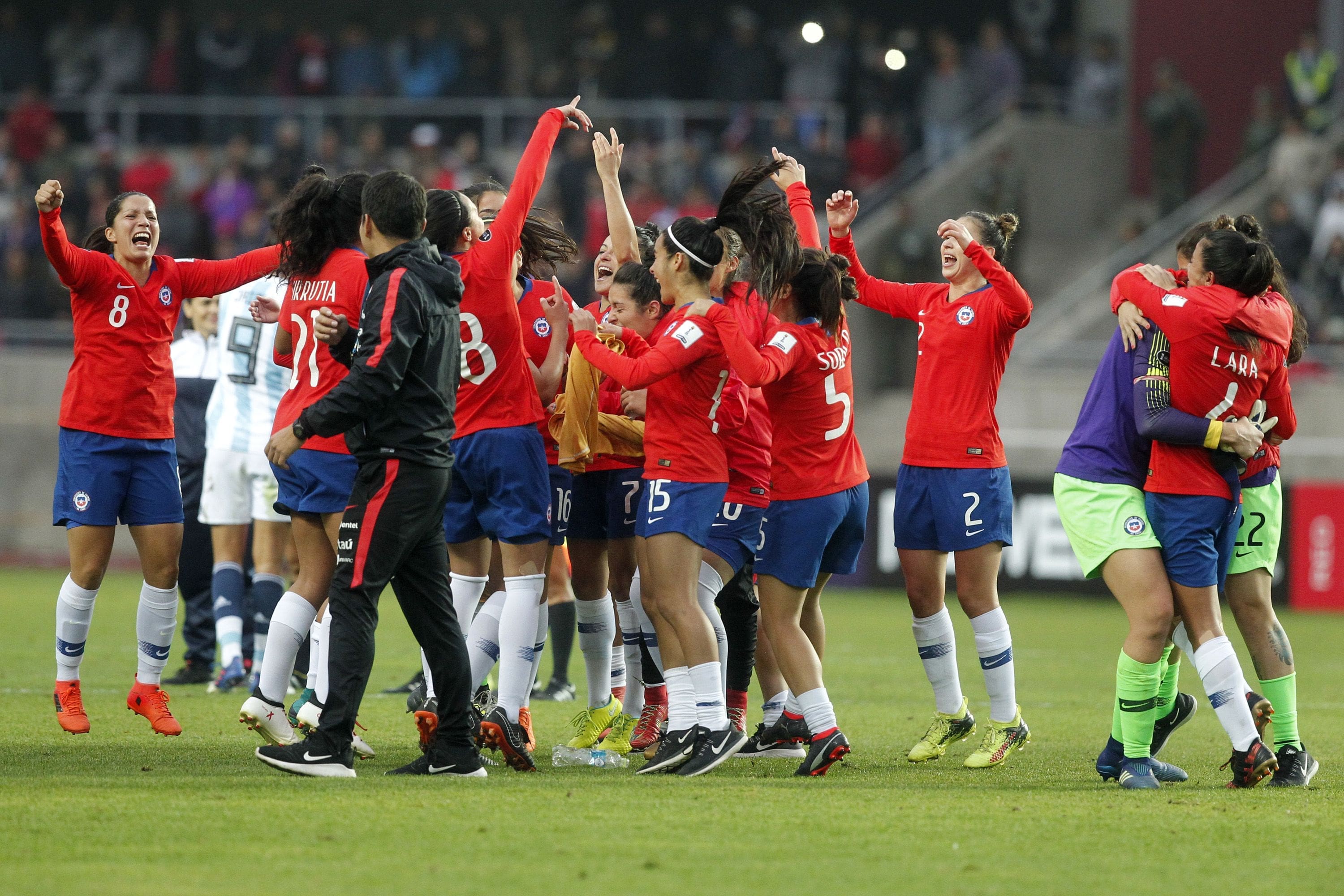 7/3/25 Chile's women's team celebrates a win over Bolivia. Mandatory Credit: Getty Images