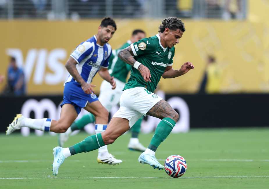 EAST RUTHERFORD, NEW JERSEY - JUNE 15: Richard Rios #8 of Palmeiras dribbles the ball during the FIFA Club World Cup 2025 group A match between SE Palmeiras and FC Porto at MetLife Stadium on June 15, 2025 in East Rutherford, New Jersey. (Photo by Elsa - FIFA/FIFA via Getty Images)