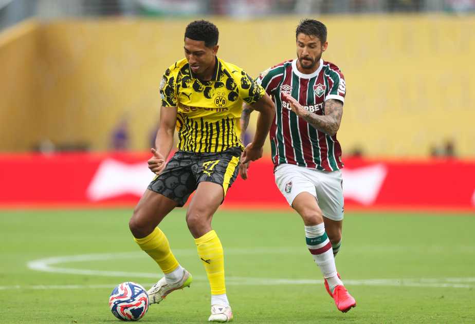 EAST RUTHERFORD, NEW JERSEY - JUNE 17: Jobe Bellingham #77 of Borussia Dortmund is challenged by Everaldo Stum #9 of Fluminense FC during the FIFA Club World Cup 2025 group F match between Fluminense FC and Borussia Dortmund at MetLife Stadium on June 17, 2025 in East Rutherford, New Jersey. (Photo by Carl Recine - FIFA/FIFA via Getty Images)