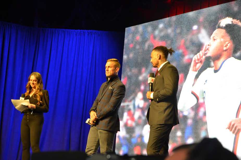 Taylor Twellman getting ready to announce the roster.