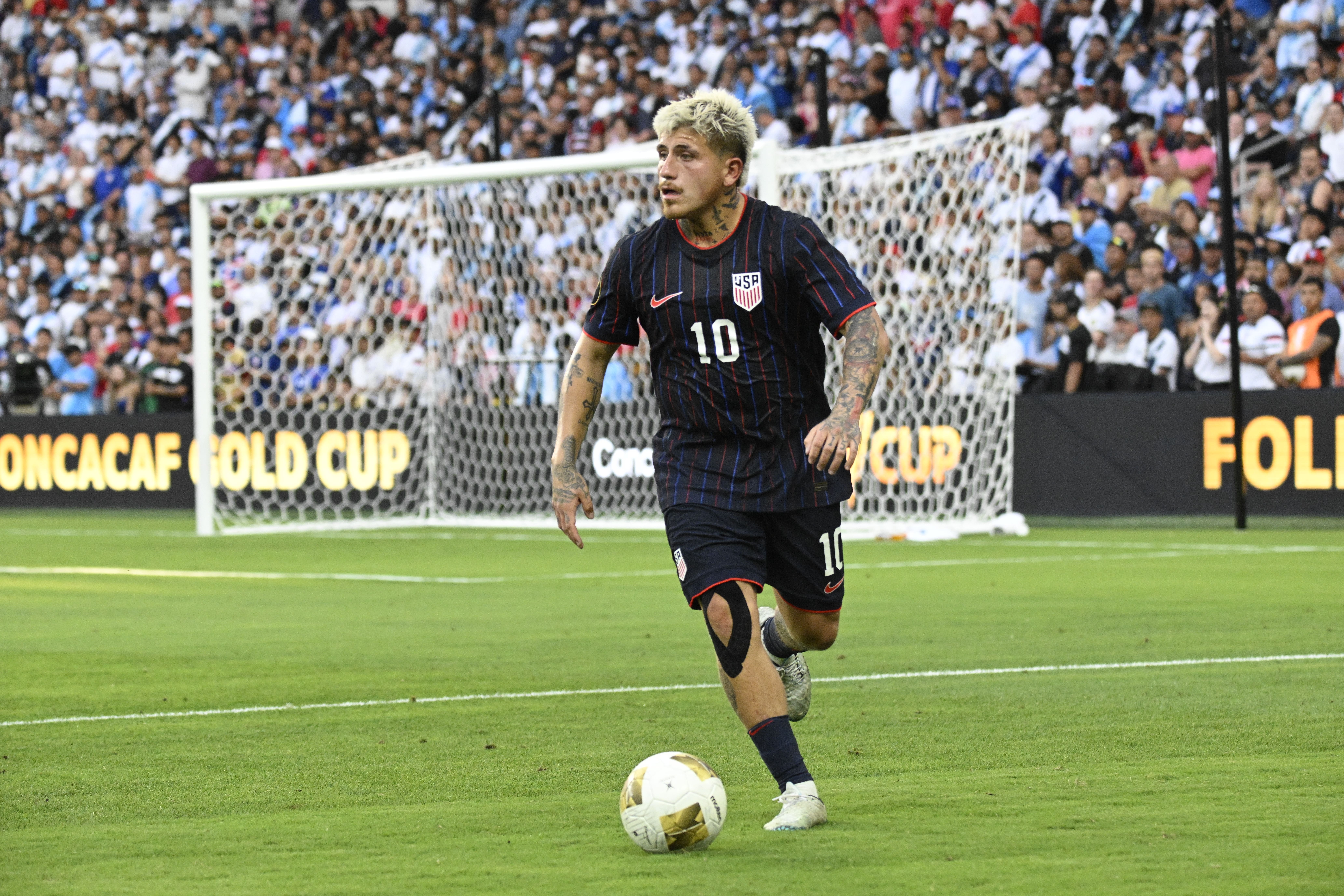 Diego Luna looking to dribble the ball. Photo by Concacaf.com