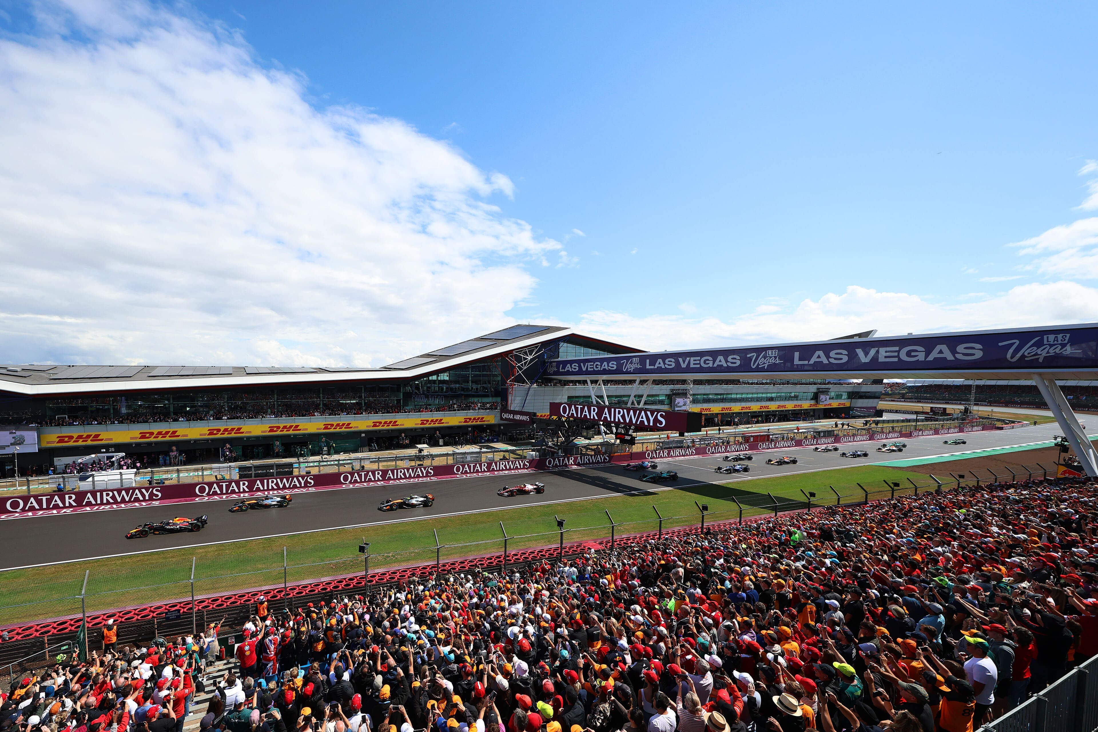 NORTHAMPTON, ENGLAND - JULY 06: Max Verstappen of the Netherlands driving the (1) Oracle Red Bull Racing RB21 leads the field away at the start during the F1 Grand Prix of Great Britain at Silverstone Circuit on July 06, 2025 in Northampton, England. (Photo by Steven Tee/LAT Images) // Getty Images / Red Bull Content Pool