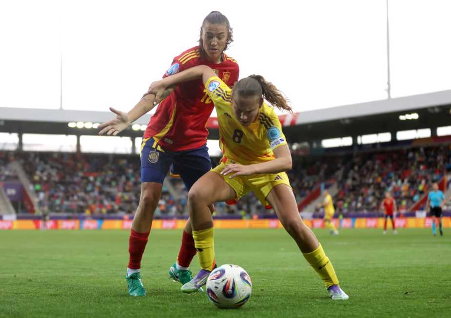 THUN, SWITZERLAND - JULY 07: Jarne Teulings of Belgium is challenged by Patricia Guijarro of Spain during the UEFA Women's EURO 2025 Group B match between Spain and Belgium at Arena Thun on July 07, 2025 in Thun, Switzerland. (Photo by Florencia Tan Jun - UEFA/UEFA via Getty Images)
