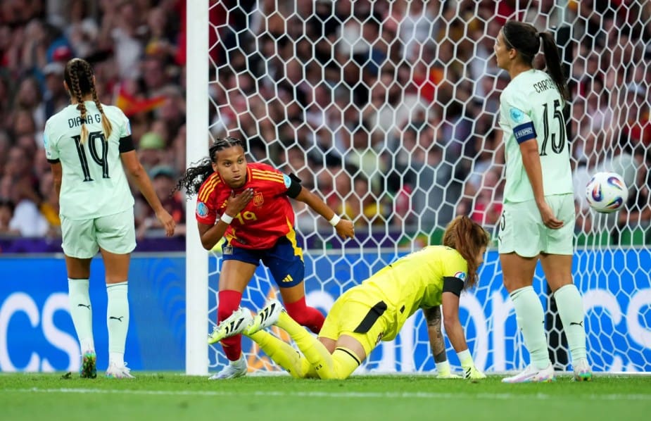 BERN, SWITZERLAND - JULY 03: Vicky Lopez of Spain celebrates scoring her team's second goal during the UEFA Women's EURO 2025 Group B match between Spain and Portugal at Stadion Wankdorf on July 03, 2025 in Bern, Switzerland. (Photo by Aitor Alcalde - UEFA/UEFA via Getty Images)