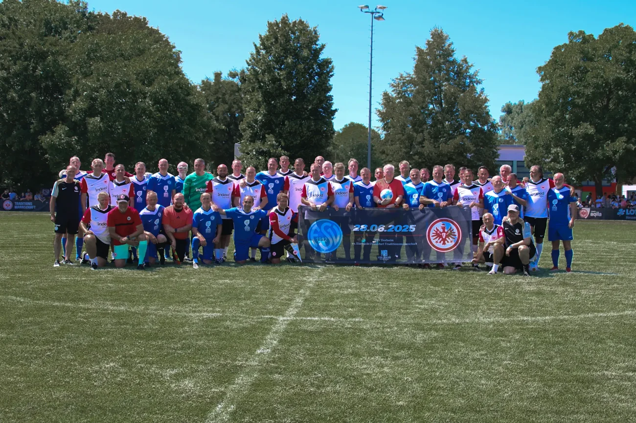 7/2/25 It's about to start: The players and coaches of both teams, as well as the referees, before the kickoff. Mandatory Credit: Eintracht
