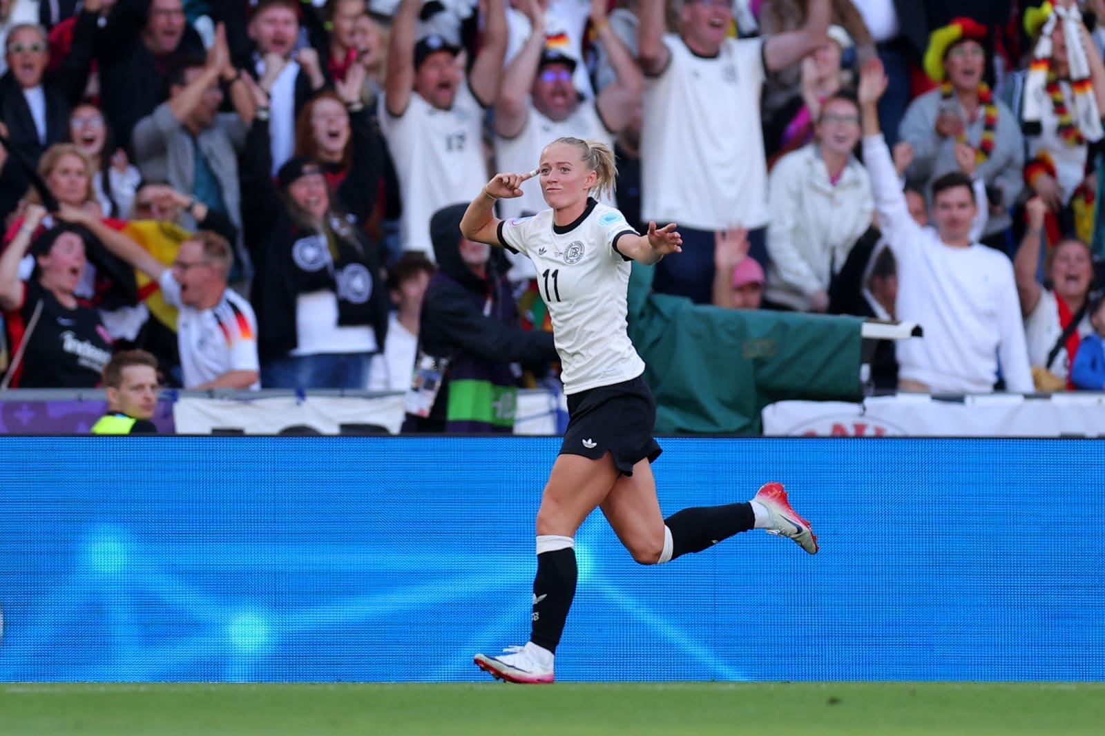 Lea Schuller Scores the winning goal. Mandatory Credit UEFA.com
