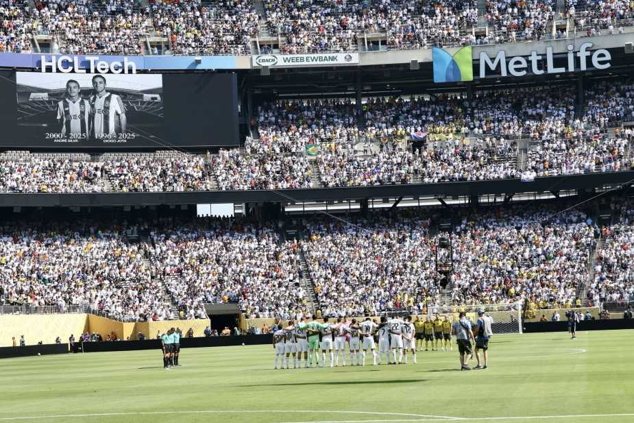 7/5/25, East Rutherford, New Jersey, MetLife Stadium, Real Madrid and Borussia Dortmund players observe a moment of silence in honor of Liverpool’s Portuguese forward Diogo Jota and his brother André Silva before the FIFA Club World Cup 2025 quarterfinal match. Mandatory Credit: Bad Dawg Sports/Jose Pichirilo