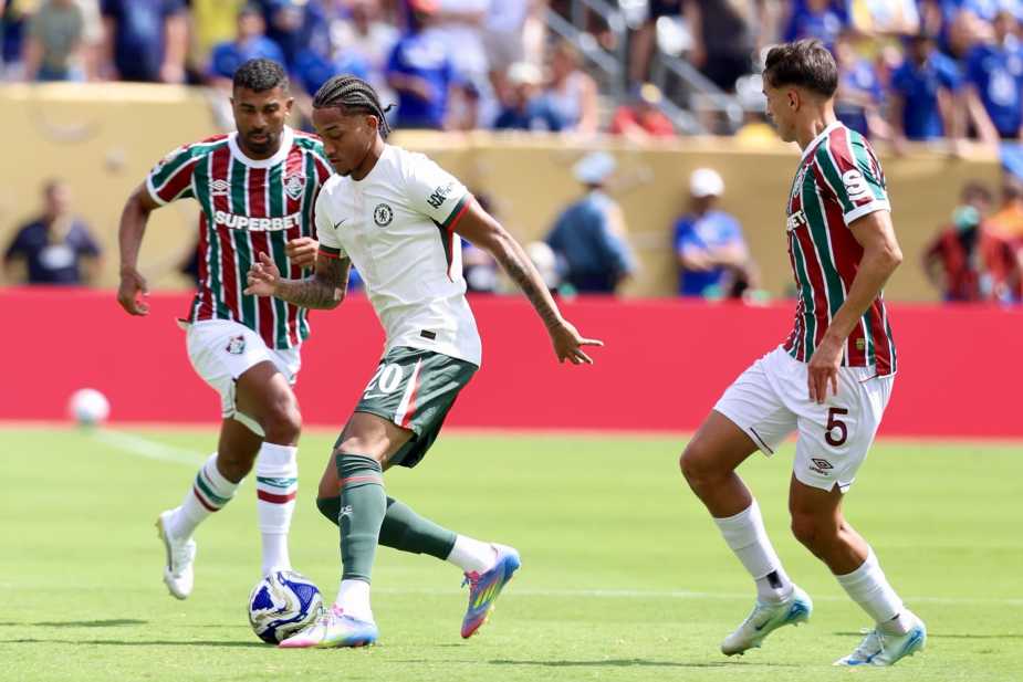 7/8/25, East Rutherford, New Jersey, #20 João Pedro of Chelsea comes under pressure from Fluminense’s #5 Facundo Bernal and #29 Thiago Santos during the FIFA Club World Cup 2025 semifinal between Fluminense FC and Chelsea FC. Mandatory Credit: Bad Dawg Sports/Jose Pichirilo