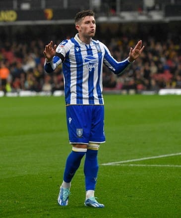 osh Windass with Sheffield is celebrating a goal.