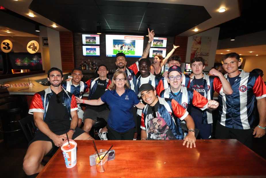 Group photo of players and participants