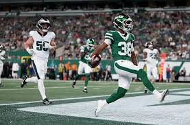 8/22/2025 MetLife Stadium, East Rutherford, NJ Lawrance Toafili scores a touchdown. Mandatory Credit Yahoo Sports