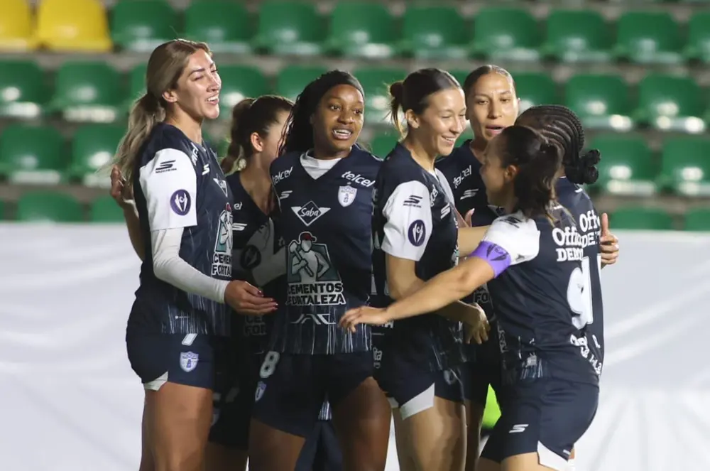 CF Pachuca Femenil players celebrate together in group huddle wearing dark blue jerseys during 6-0 victory over Chorrillo FC in Concacaf W Champions Cup