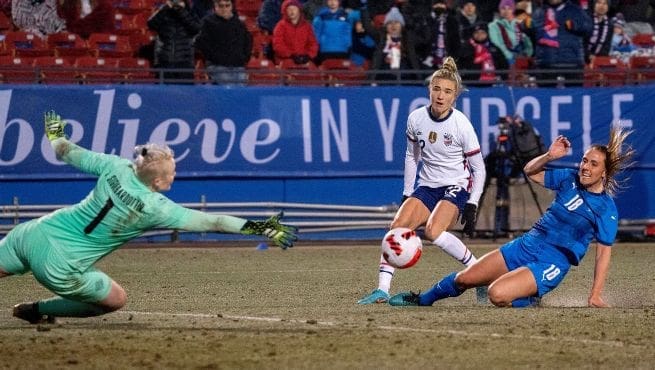 Goal for the USWNT off the deflection of the defender.