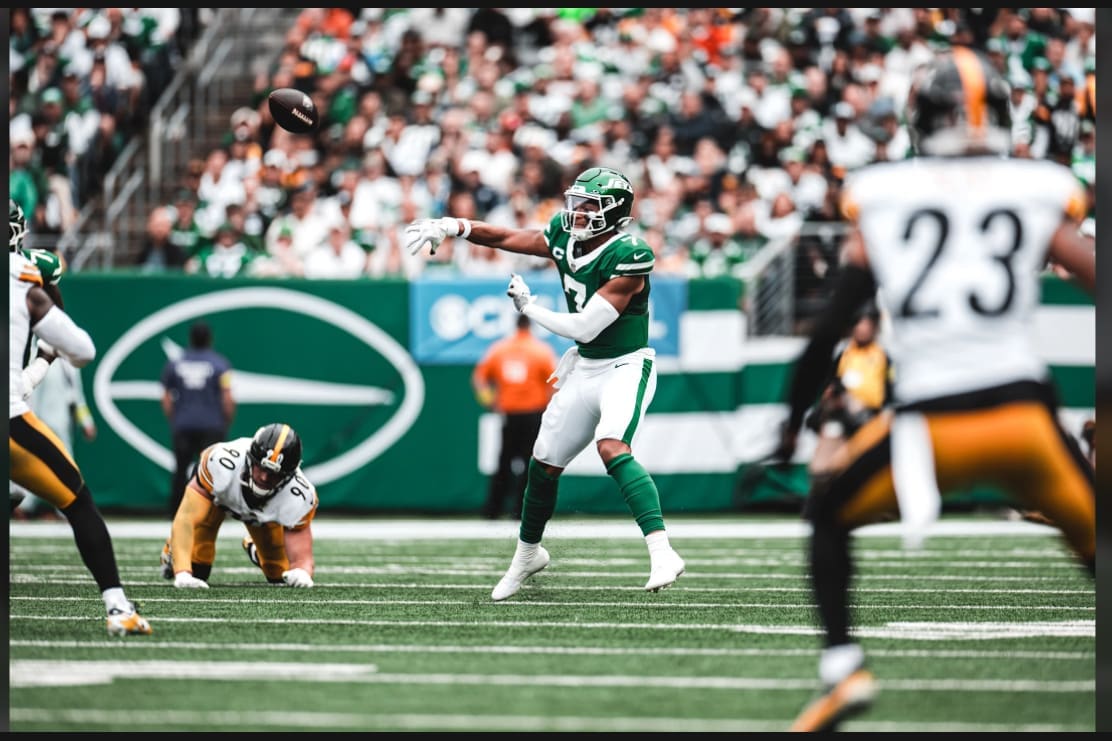9/7/2025 MetLife Stadium, East Rutherford, NJ Justin Fields making a throw Mandatory Credit New York Jets
