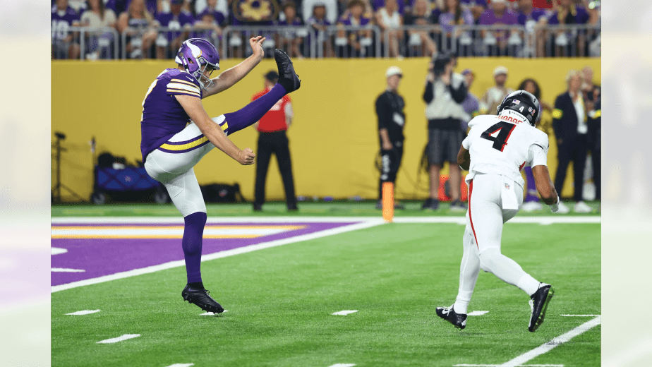 Minnesota Vikings punter Ryan Wright nearly has his punt blocked by Atlanta Falcons wide receiver KhaDarel Hodge #4 during the Week 2 Sunday Night Football game at U.S. Bank Stadium