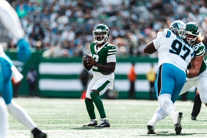 10/19/2025 MetLife Stadium, East Rutherford, NJ Tyrod Taylor took over in the second half Mandatory Credit: New York Jets