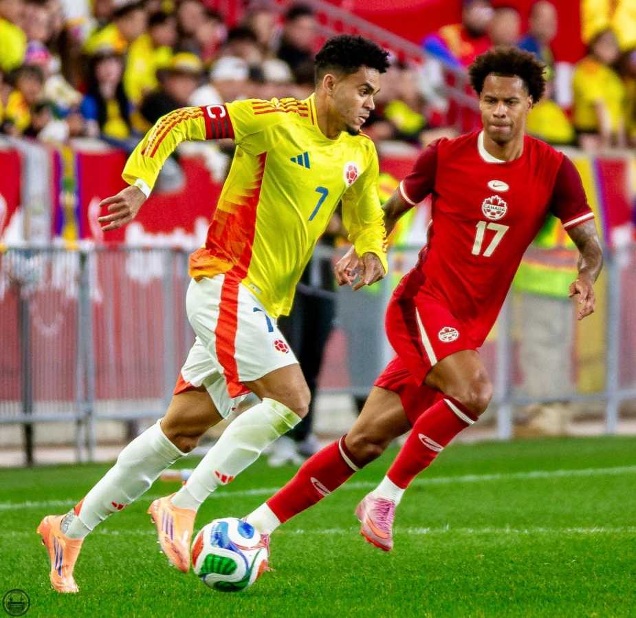 Colombia's Luis Díaz (#7) dribbles past Canada's Tajon Buchanan (#17) during the international friendly at Sports Illustrated Stadium in Harrison, NJ