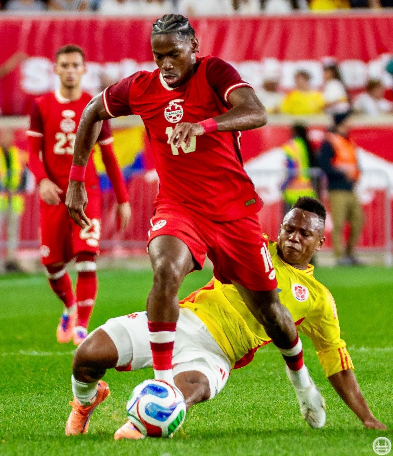 Canada forward Jonathan David (#10) battles through a tackle from a Colombian defender during the international friendly at Sports Illustrated Stadium in Harrison, NJ