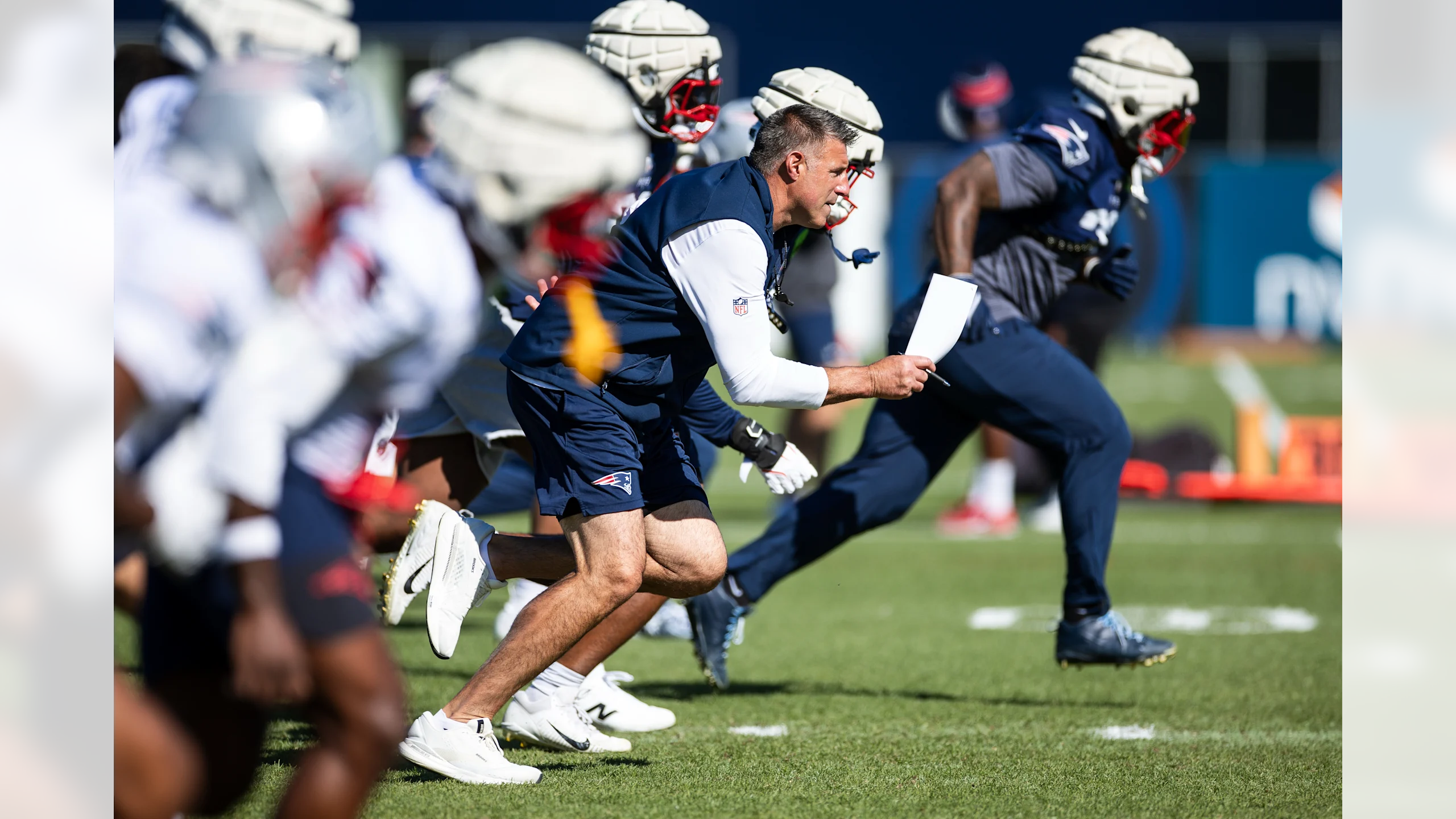 New England Patriots head coach Mike Vrabel addresses his team during final practice session before Week 5 divisional matchup against Buffalo Bills at Highmark Stadium, October 2025