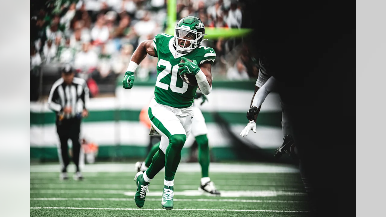 11/9/2025 MetLife Stadium, East Rutherford, NJ, Breece Hall Scores the Touchdown. Mandatory Credit: New York Jets