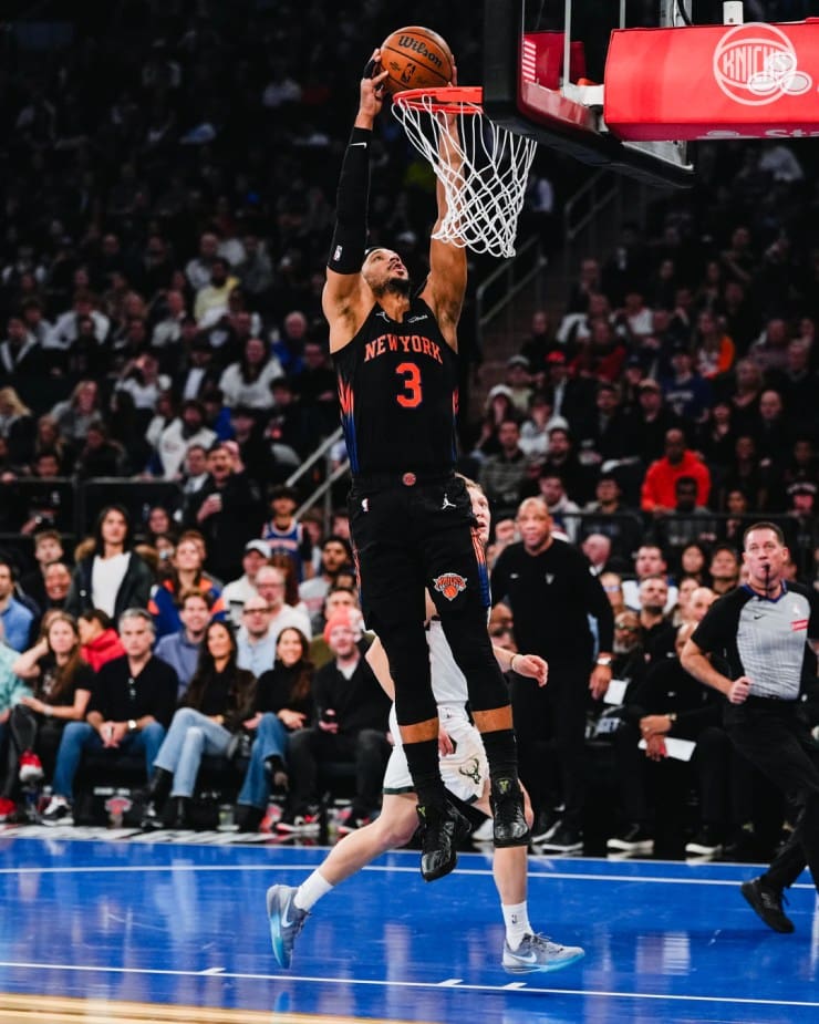 11/28/2025 Madison square Garden, New York, NY., Josh Hart Jams it down. Mandatory Credit: New York Knicks