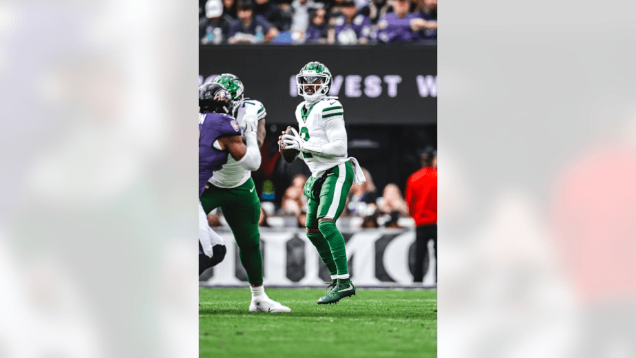 11/23/2025 M&T Bank Stadium, Baltimore, MD., Tyrod Taylor makes a pass Mandatory Credit: New York Jets