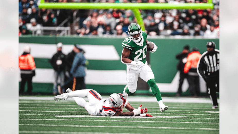 12/28/2025 MetLife Stadium, East Rutherford, NJ., Breece Hall gets his 1,000 yards rushing season. Mandatory Credit: New York Jets