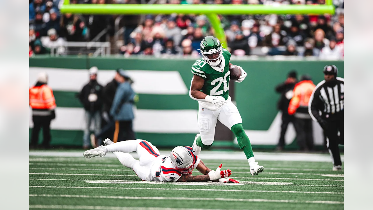 12/28/2025 MetLife Stadium, East Rutherford, NJ., Breece Hall gets his 1,000 yards rushing season. Mandatory Credit: New York Jets
