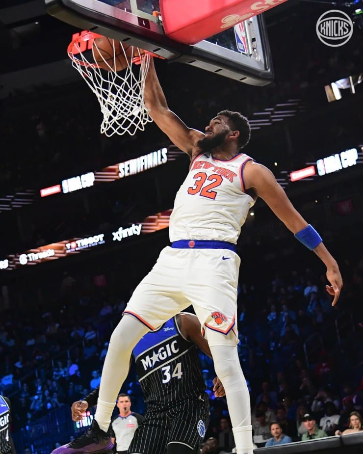 12/13/2025 T-Mobile Arena, Las Vegas, NV., Karl Anthony Towns
Jams it down. Mandatory Credit: New York Knicks