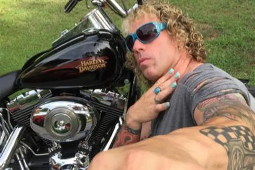 Photo of Transgender Dad Robert "Roberta" Dorgan who murdered his wife and one child. While injuring his other two children and a family friend before commiting suicide.