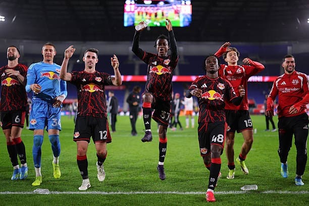 Dylan Nealis, Mohamed Sofo & Ronald Donkor celebrate the win