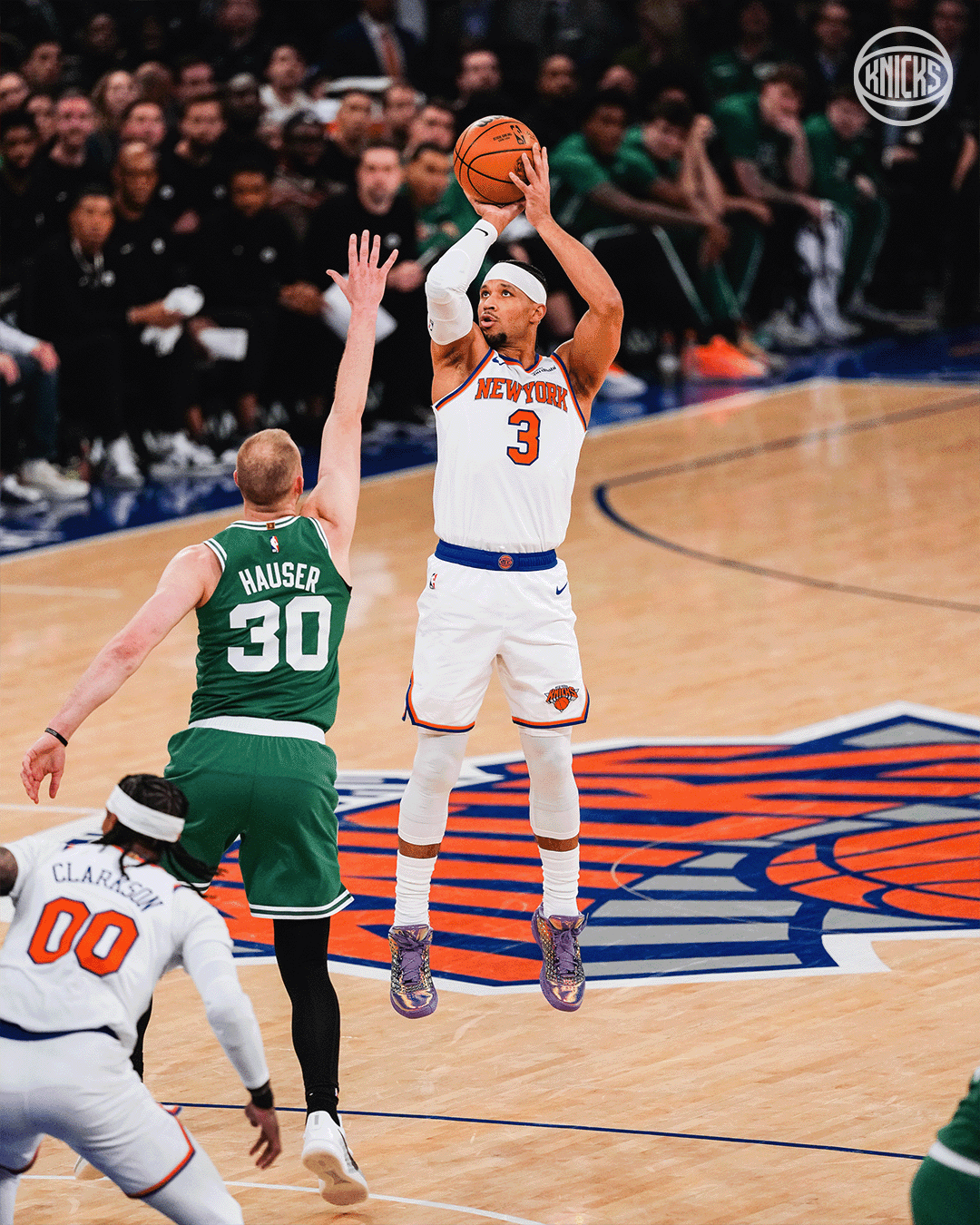 Josh Hart Takes a Three pointer