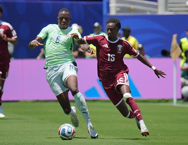 Yusuf Abdurisag battles Denis Zakaria