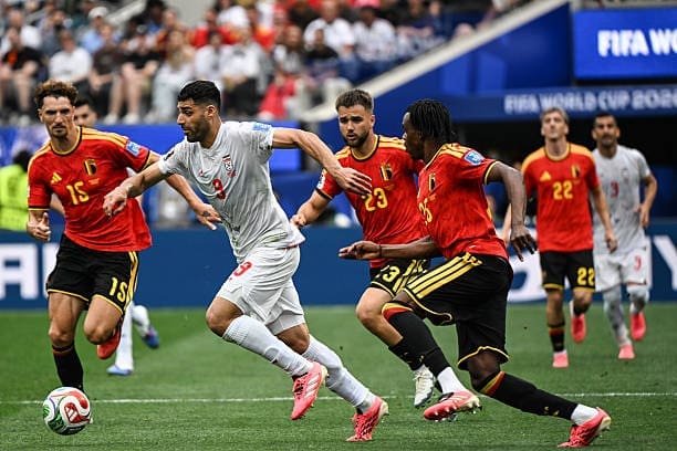 Mehdi Taremi PLaying the ball
