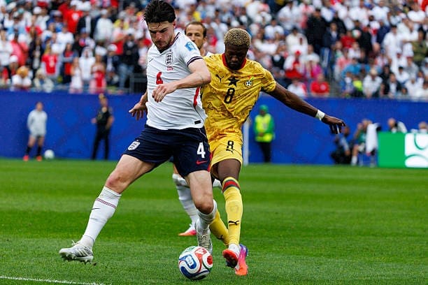 Kwasi Sibo & Declan Rice battling for the ball
