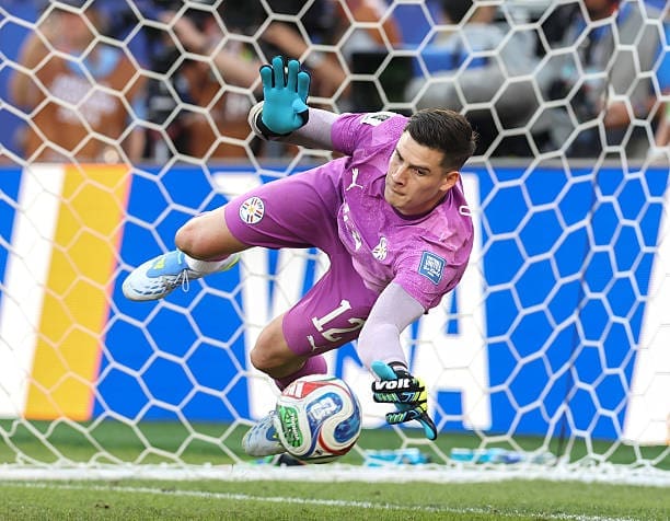 Orlando Gill makes a huge save