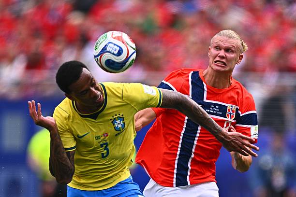 Erling Haaland Battles for the ball