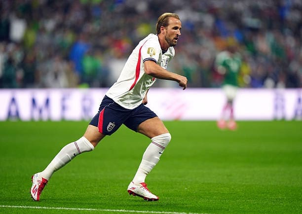 Harry Kane ready to take the penalty